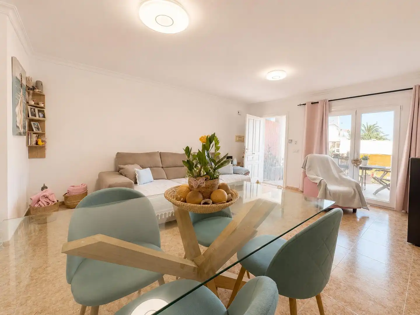 Sala d'estar de Casa adosada en venda en Santa Margalida amb Aire condicionat, Jardí privat i Terrassa