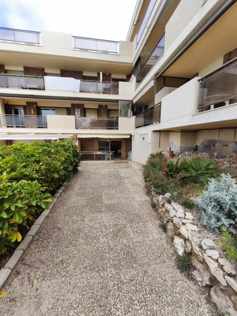 Piso con terraza en venta en Carrer de la Cala de la Font 14, imagen 17