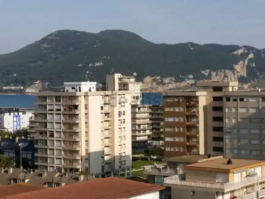 Vista exterior de Pis de lloguer en Laredo amb Balcó