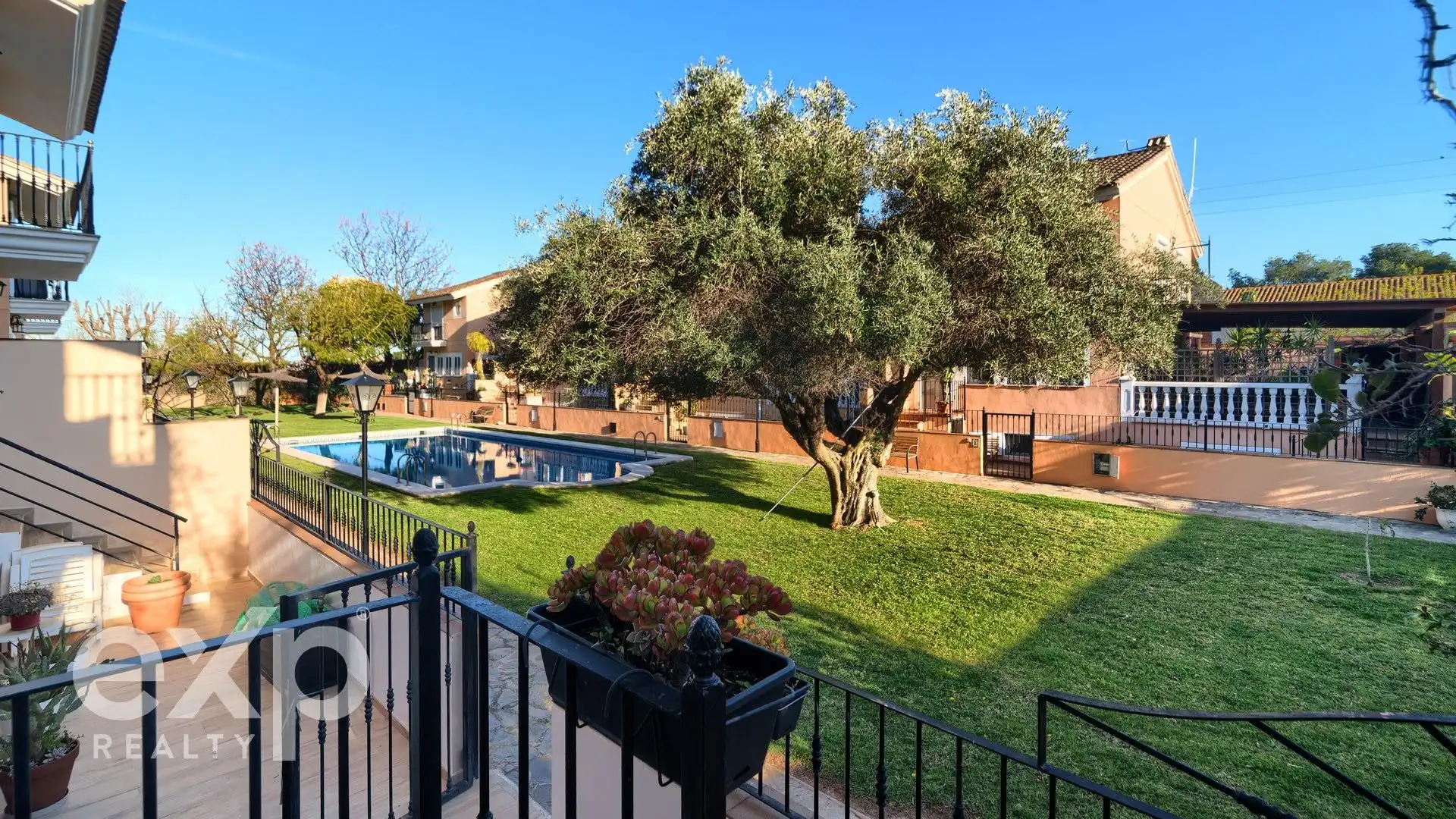 Vista exterior de Casa o chalet en venta en Godella con Aire acondicionado, Calefacción y Jardín privado