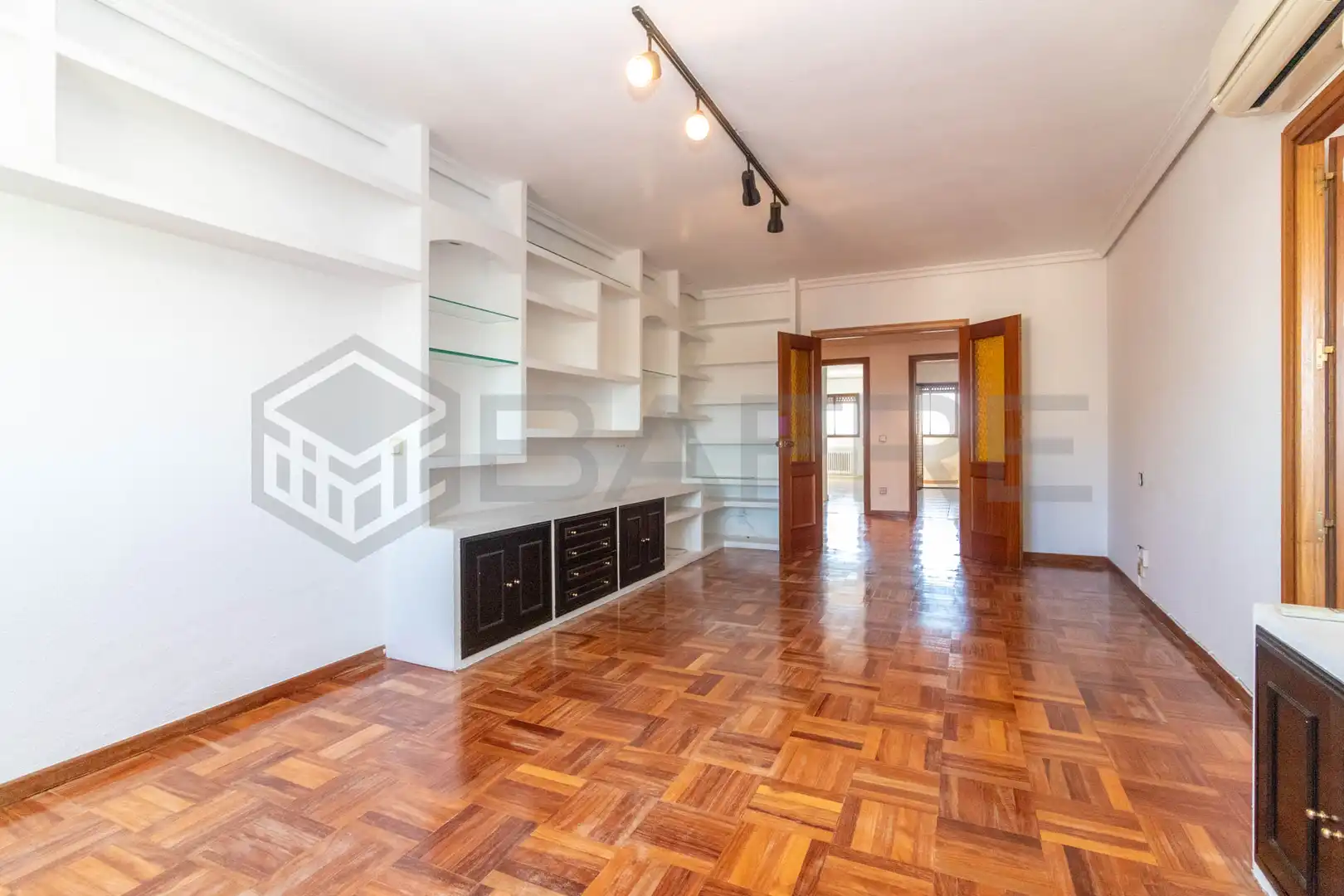 Sala d'estar de Pis en venda en Madrid amb Aire condicionat, Calefacció i Parquet
