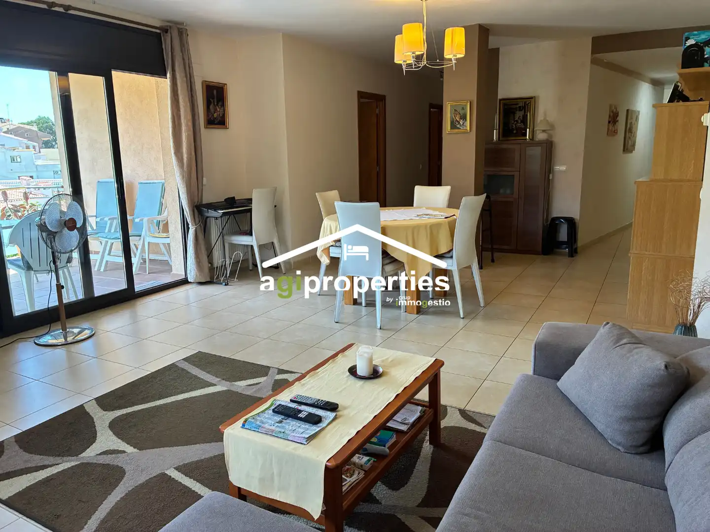 Sala de estar de Piso en venta en Roses con Calefacción y Terraza