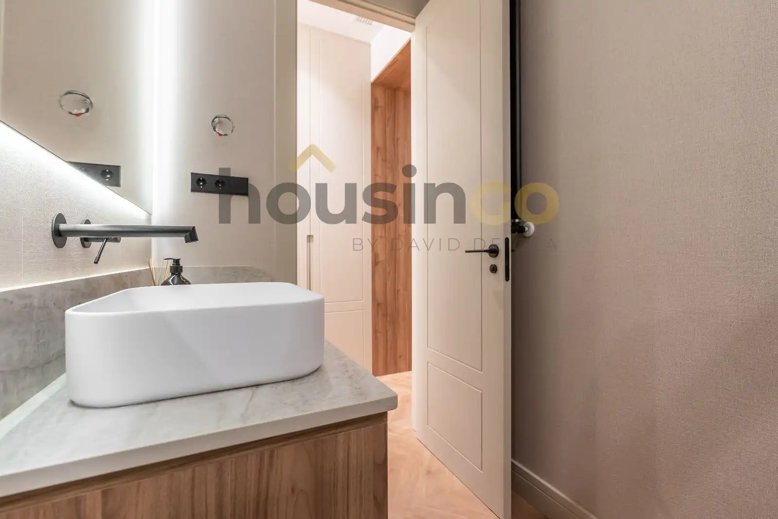 Bathroom of Flat for sale in Madrid  with Air Conditioner, Heating and Terrace