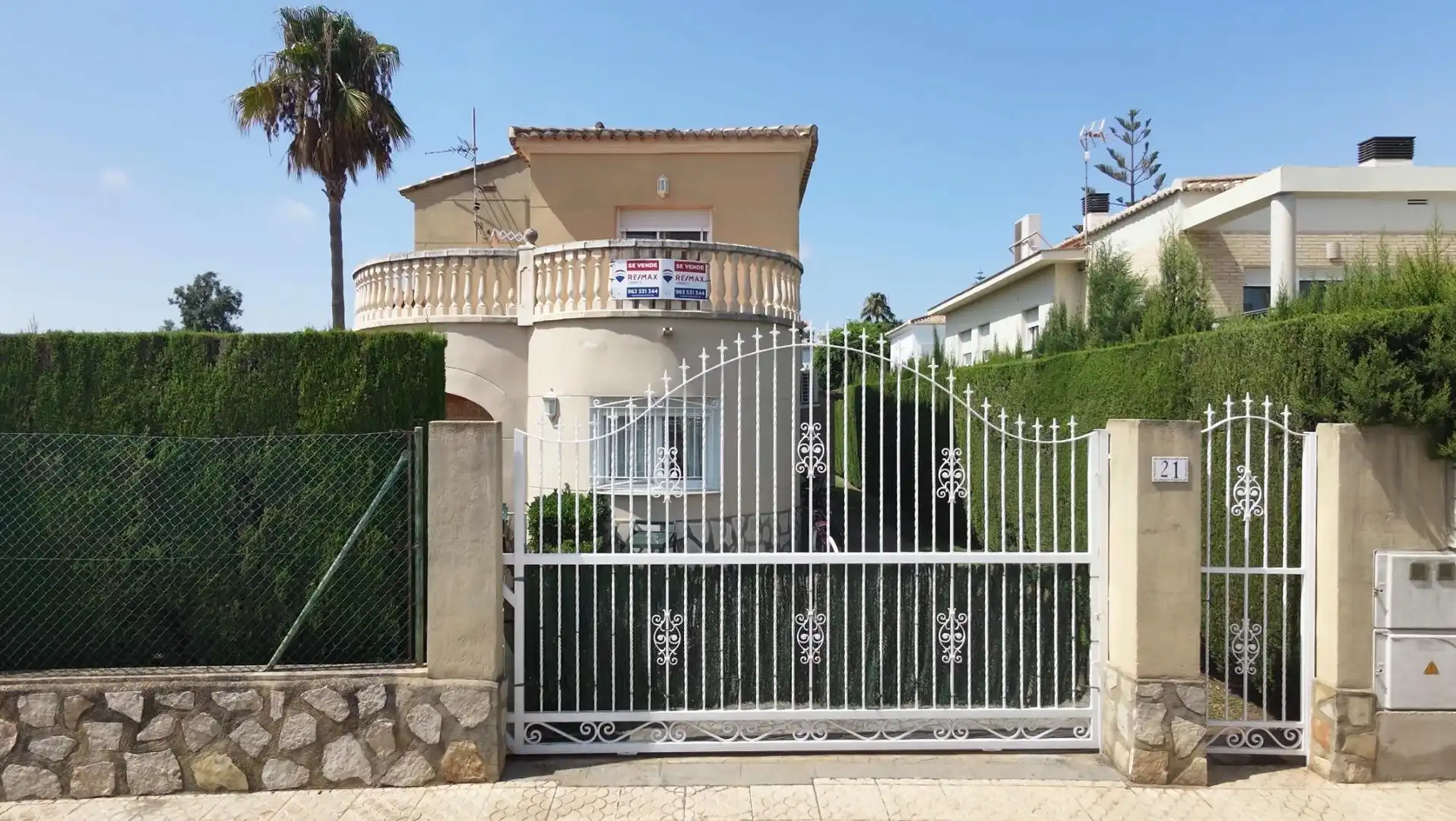 Vista exterior de Casa o xalet en venda en Oliva amb Aire condicionat, Calefacció i Jardí privat