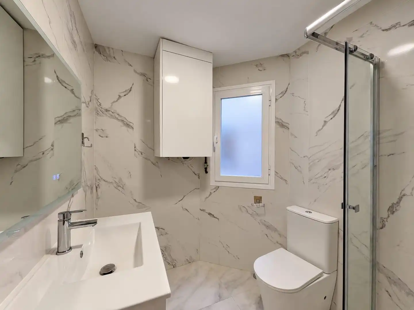 Badezimmer von Wohnung zum Verkauf in Madrid mit Klimaanlage, Heizung und Terrasse
