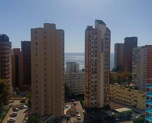 Vista exterior de Pis de lloguer en Benidorm amb Aire condicionat, Calefacció i Jardí privat