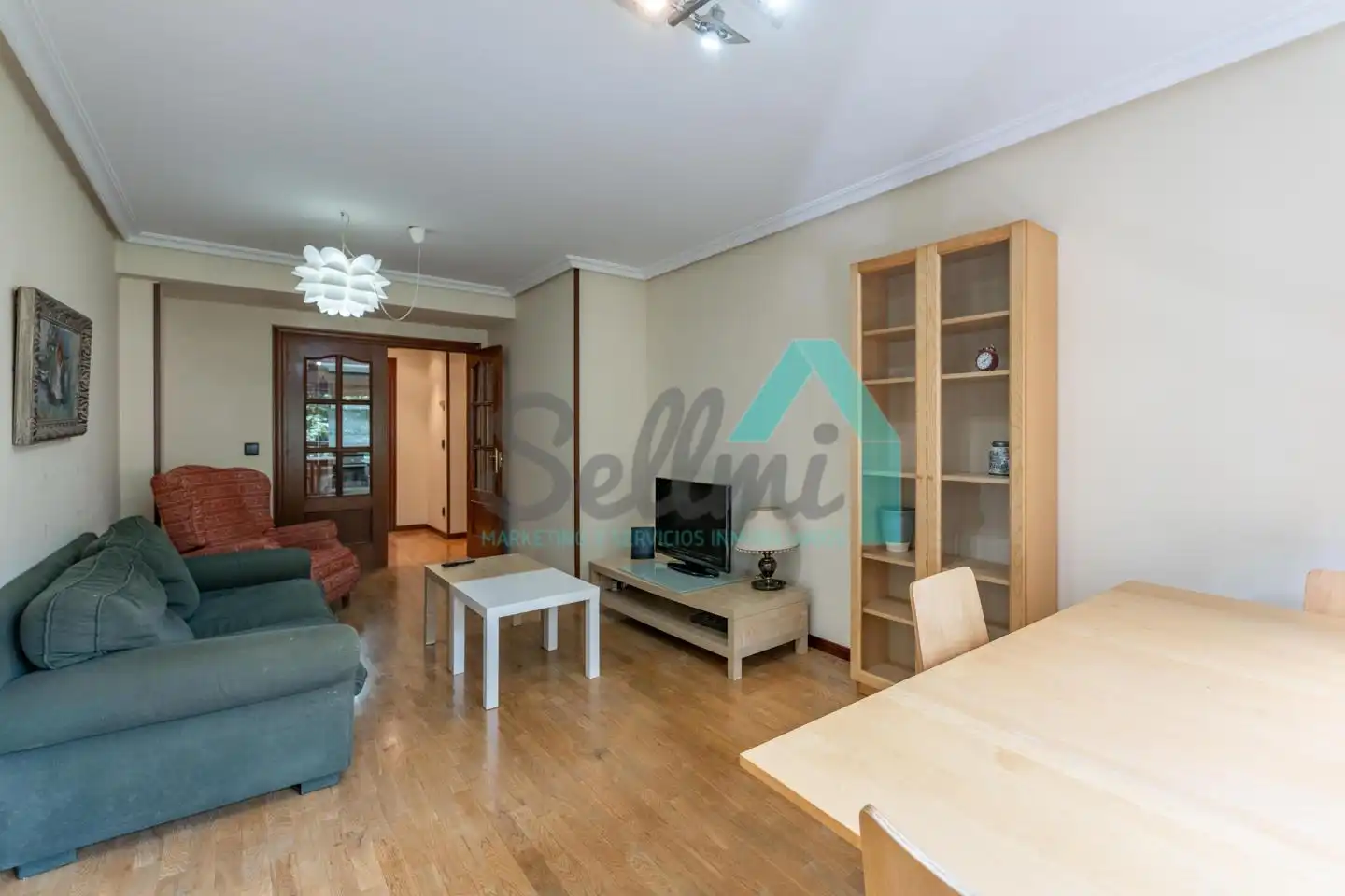 Sala d'estar de Pis de lloguer en Oviedo  amb Calefacció, Parquet i Terrassa