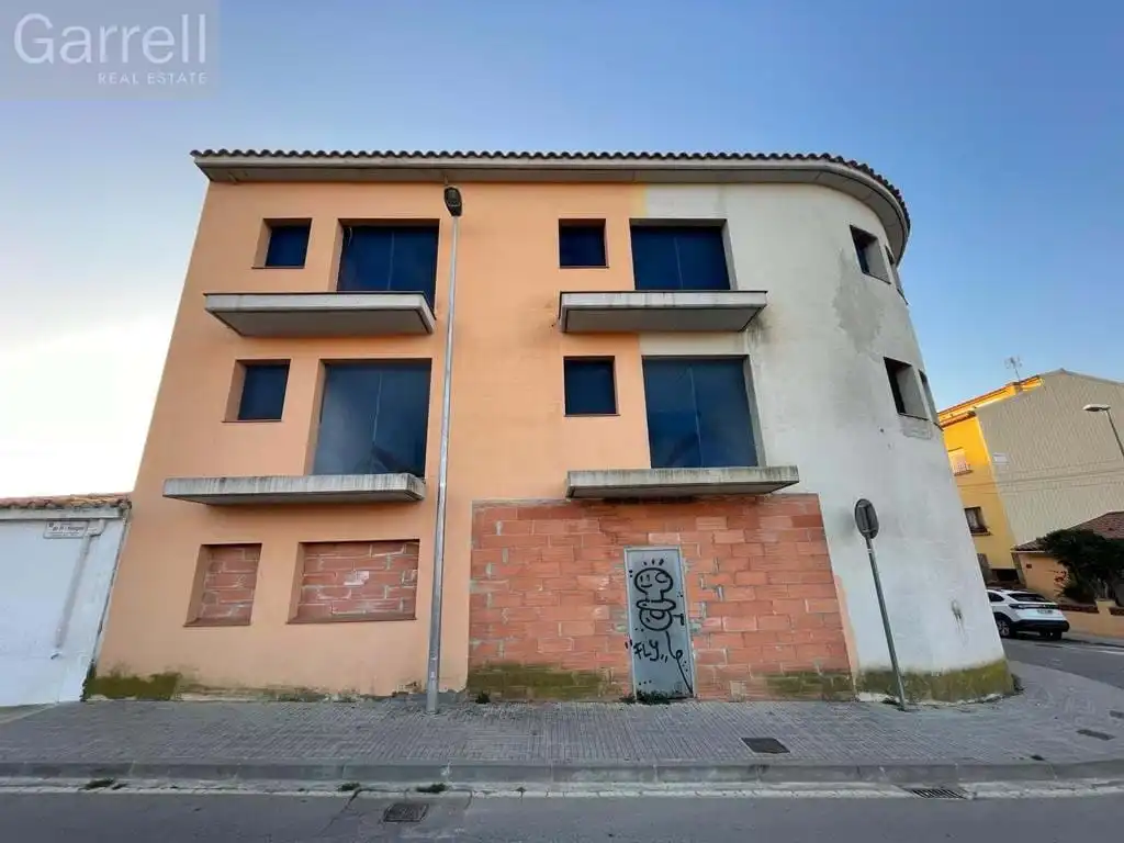 Vista exterior de Edifici en venda en Palafrugell