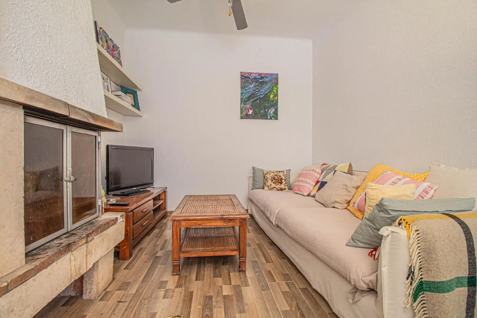 Sala d'estar de Casa o xalet en venda en Figueres amb Calefacció, Parquet i Terrassa