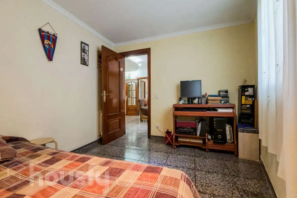 Bedroom of Houses for sale in Santa Coloma de Gramenet  with Air Conditioner, Heating and Private garden
