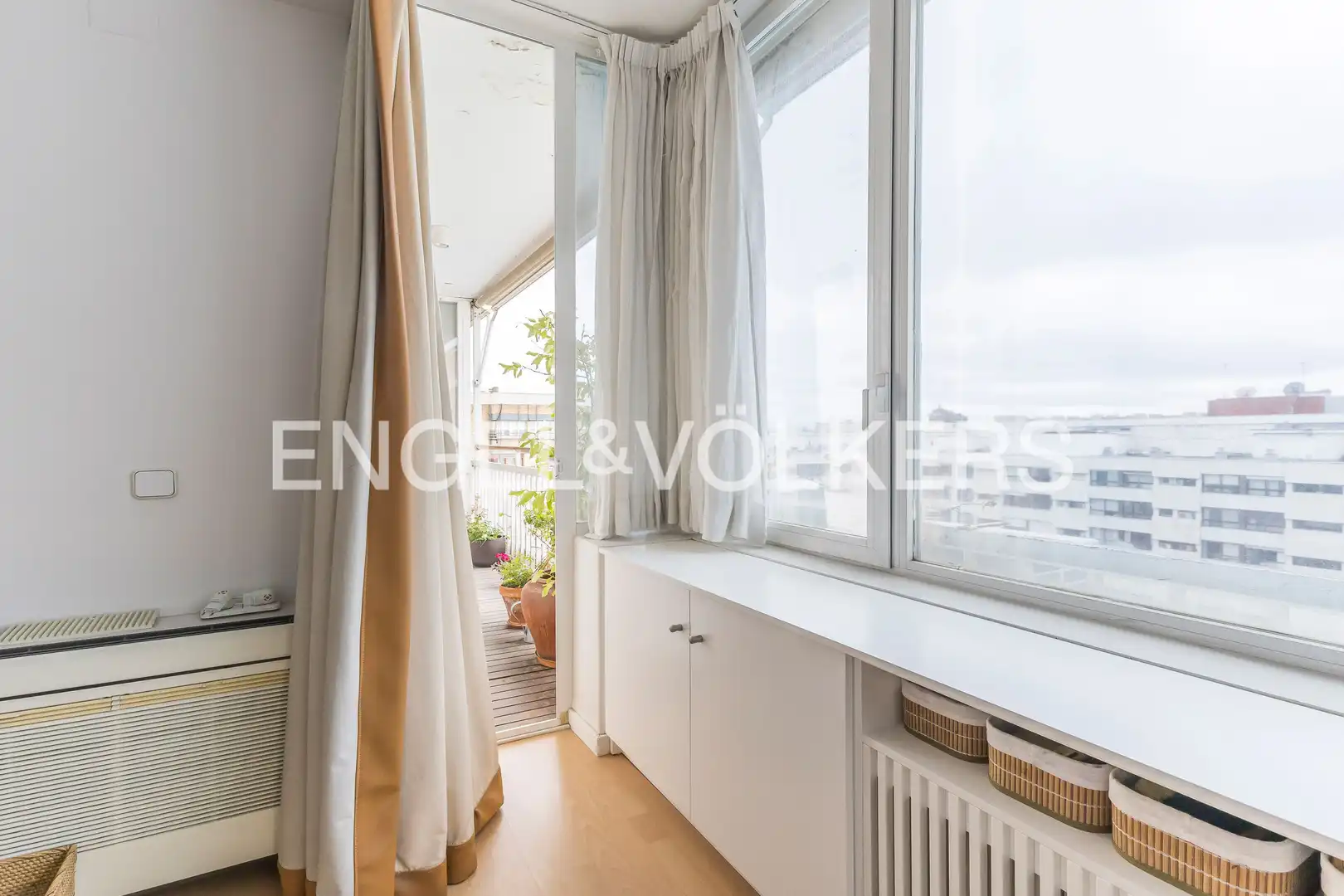 Balcony of Flat for sale in Madrid  with Air Conditioner, Heating and Parquet flooring