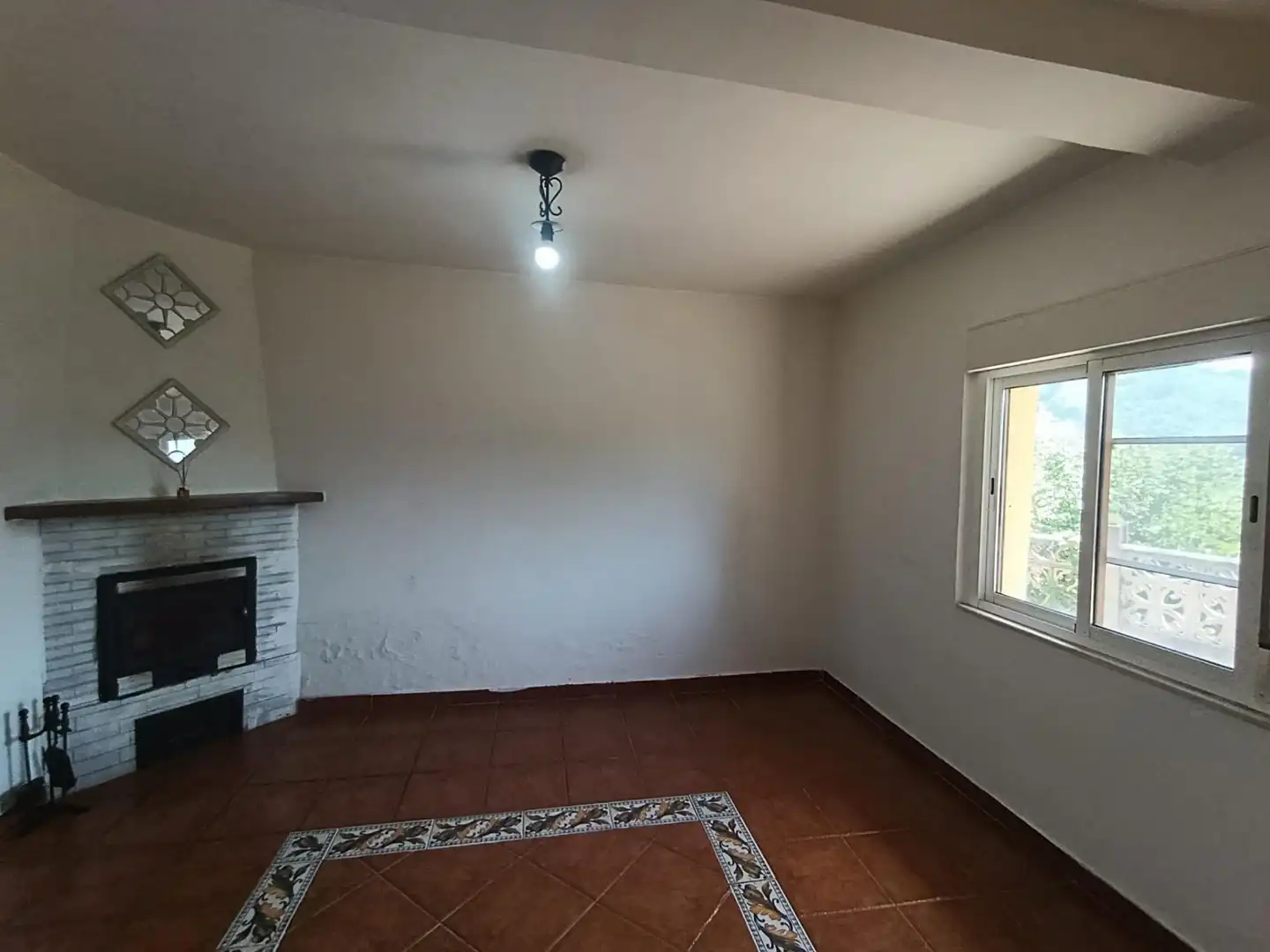 Wohnzimmer von Country house zum Verkauf in San Martín del Rey Aurelio mit Balkon