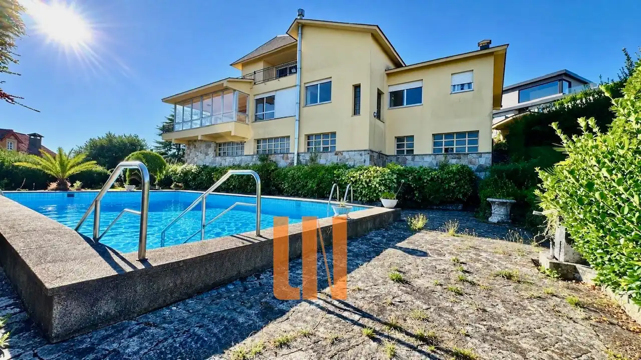House with terrace for sale in Rua Dublín