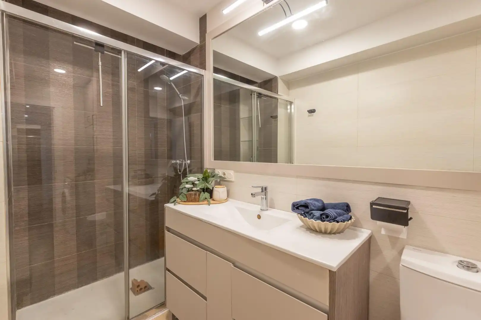 Baño de Ático en venta en Granada con Aire acondicionado, Calefacción y Terraza