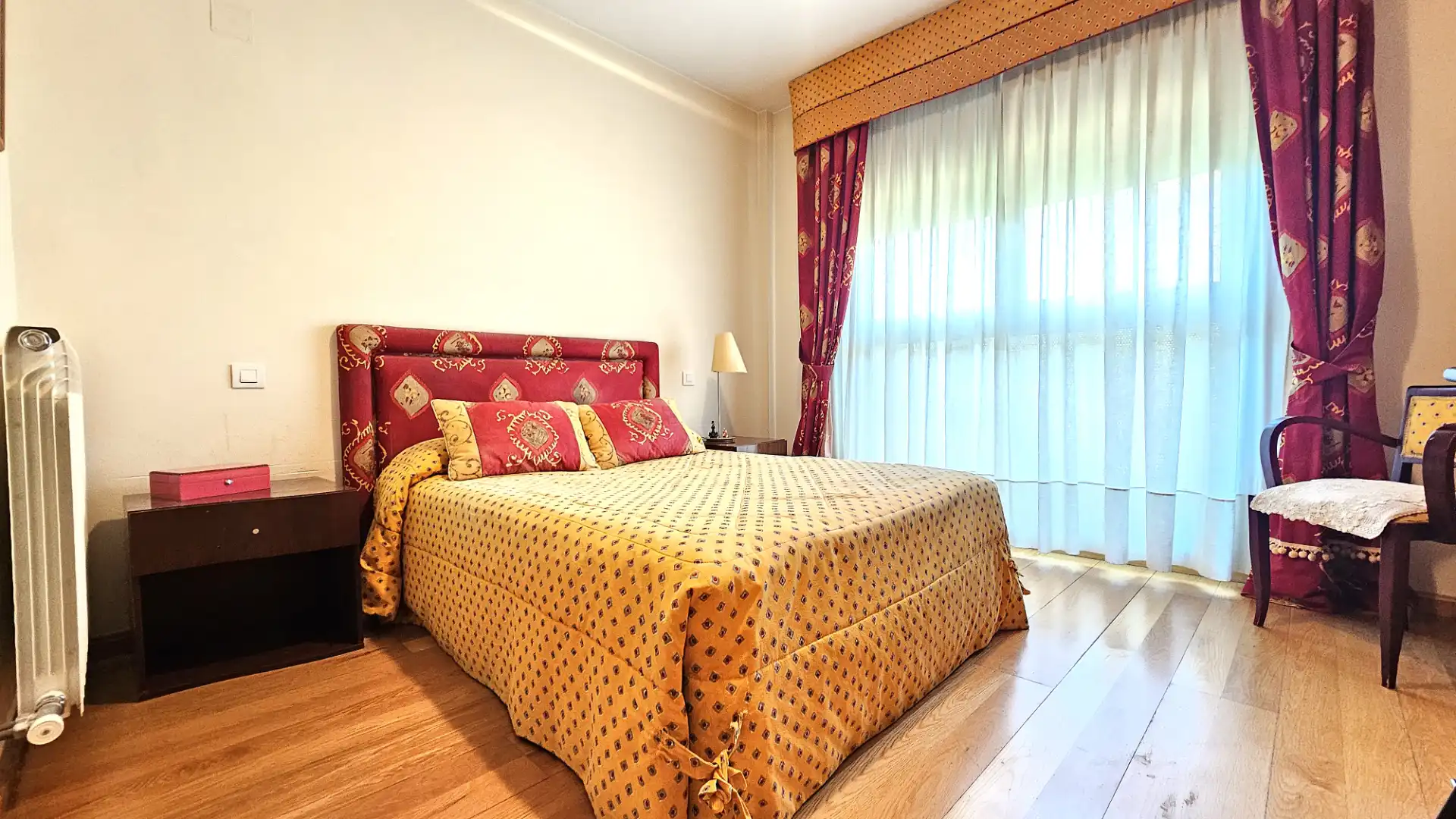 Habitación de Casa adosada en venta en Zaragoza con Aire acondicionado, Calefacción y Jardín privado