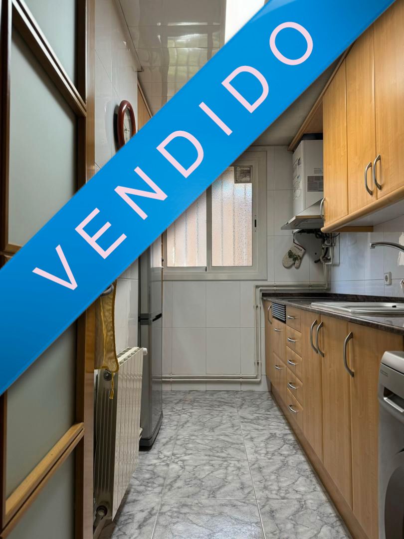Cuina de Pis en venda en Badia del Vallès amb Calefacció, Parquet i Balcó