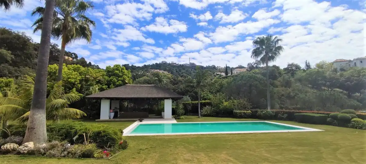 Vista exterior de Casa o chalet en venta en Benahavís con Aire acondicionado, Jardín privado y Terraza