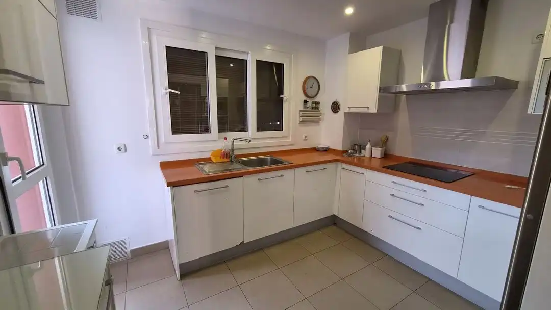 Cocina de Casa adosada de alquiler en La Línea de la Concepción con Aire acondicionado, Calefacción y Jardín privado