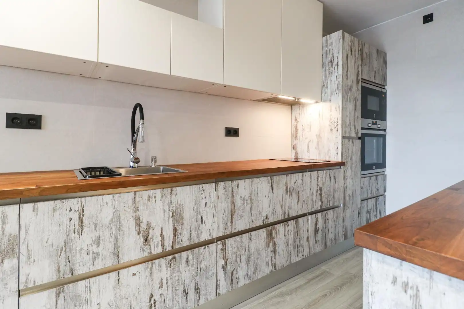 Kitchen of Flat for sale in Vilanova i la Geltrú  with Air Conditioner, Parquet flooring and Balcony