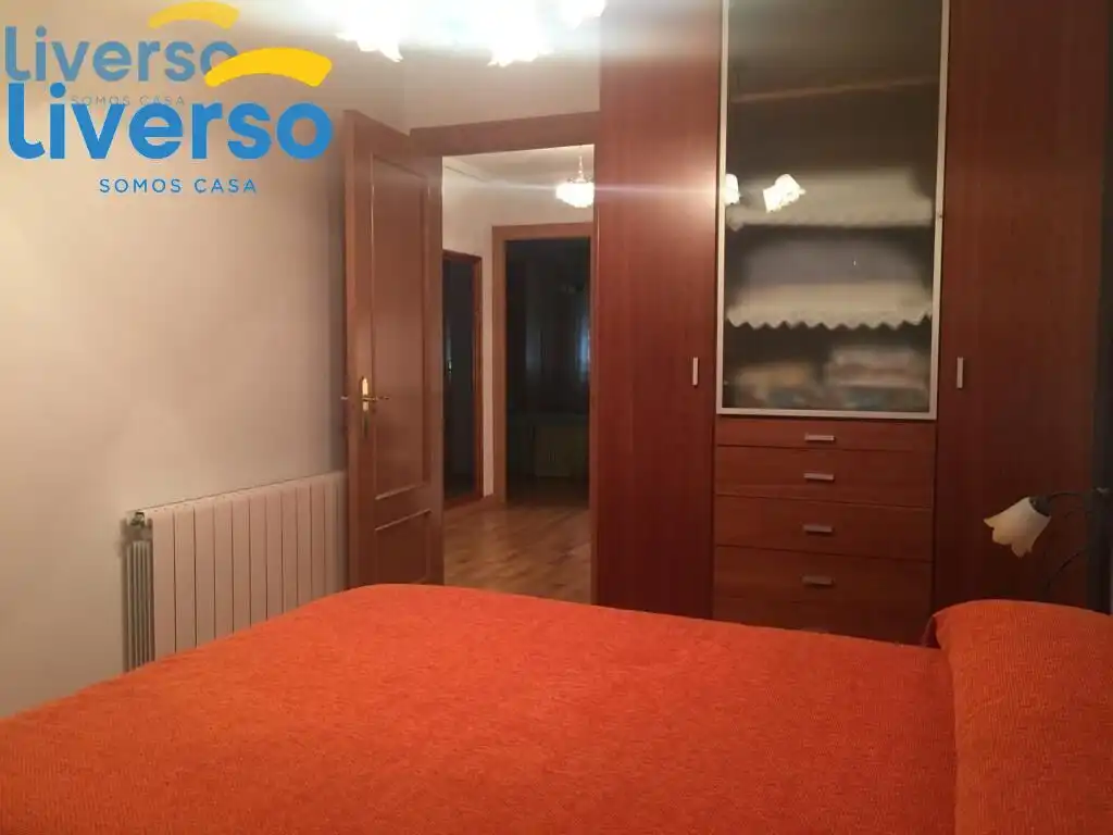 Schlafzimmer von Einfamilien-Reihenhaus zum Verkauf in Pradoluengo mit Heizung, Privatgarten und Parkett