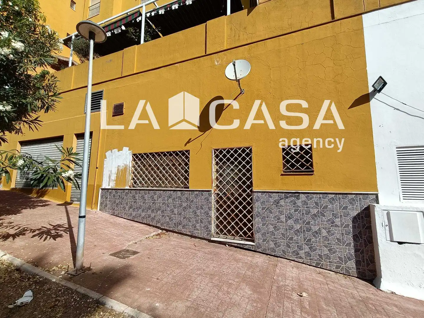 Vista exterior de Local en venda en Algeciras
