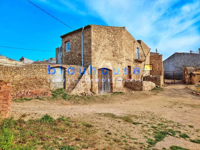 Casa-chalet en Venta en Carrer dels Baladres en Pau