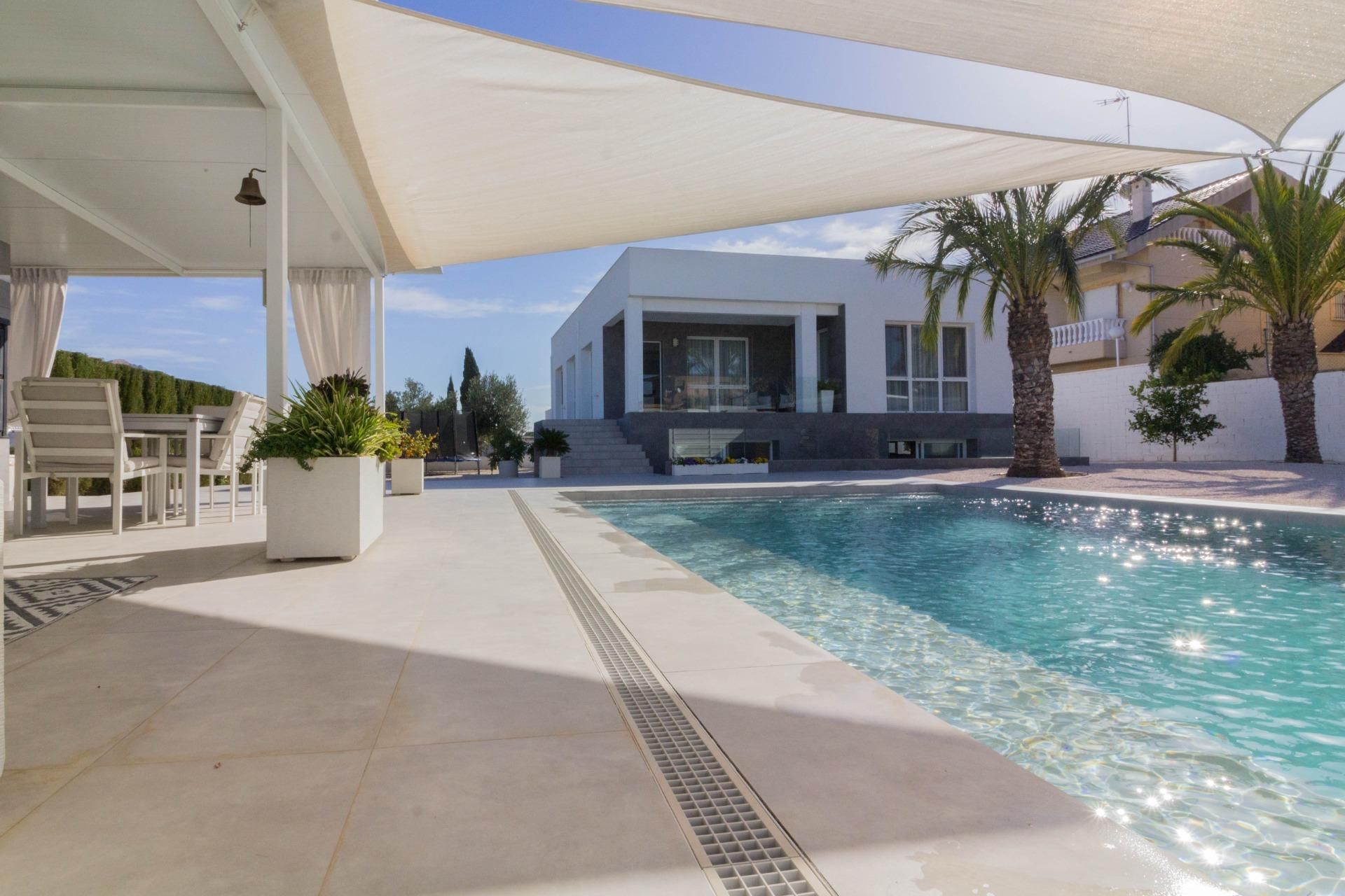 Swimming pool of House or chalet for sale in Orihuela  with Air Conditioner, Heating and Private garden