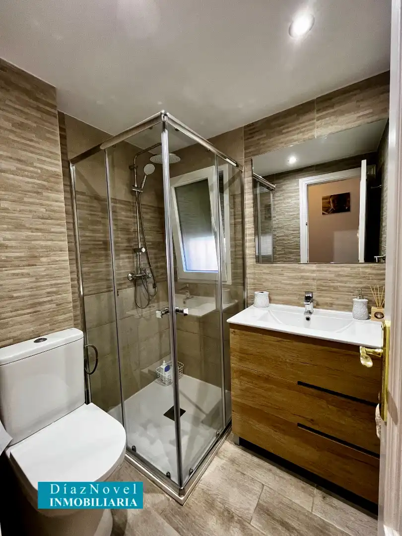 Badezimmer von Einfamilien-Reihenhaus zum Verkauf in Vélez-Málaga mit Klimaanlage, Heizung und Parkett