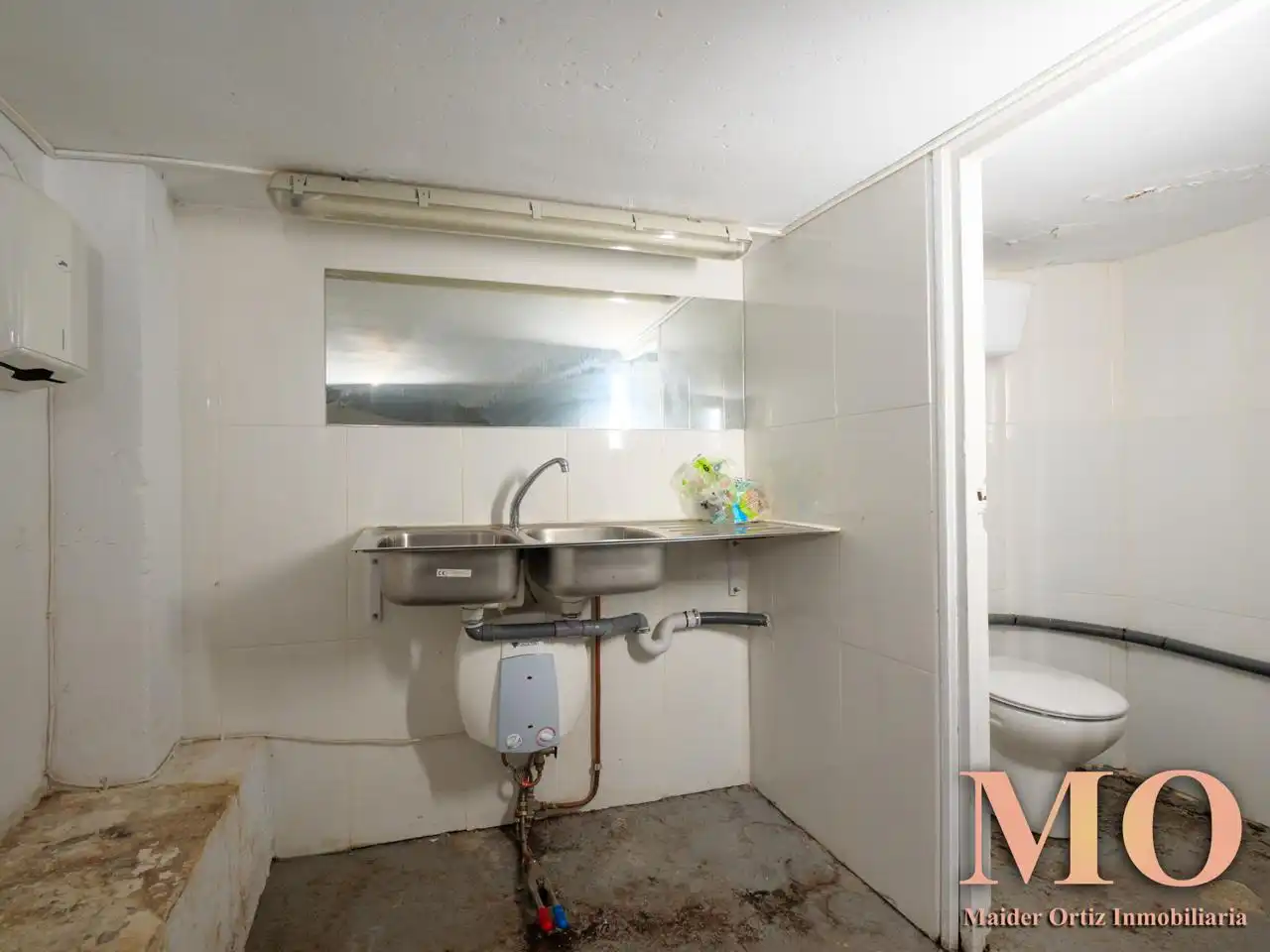 Badezimmer von Geschaftsraum zur Miete in Bergara