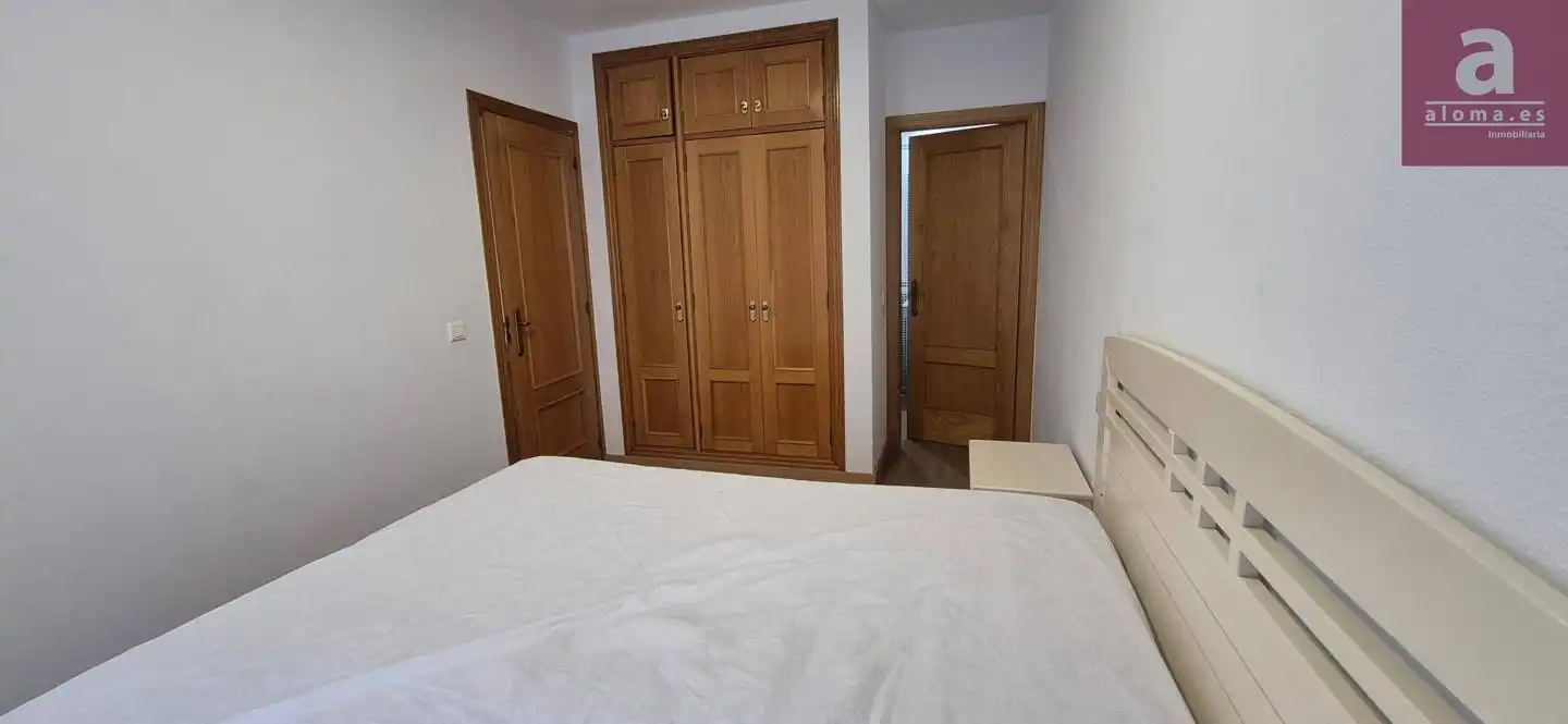 Habitación de Estudio de alquiler en Cáceres con Aire acondicionado, Trastero y Amueblado