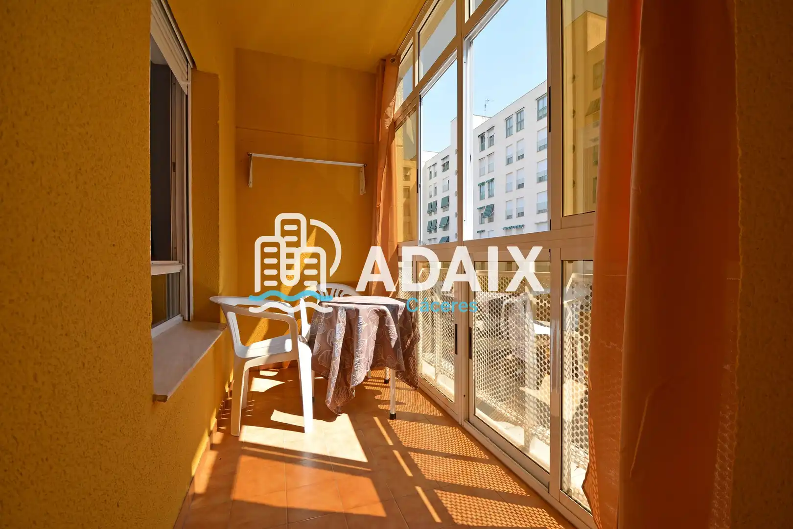 Flat with terrace to rent in Calle Suiza