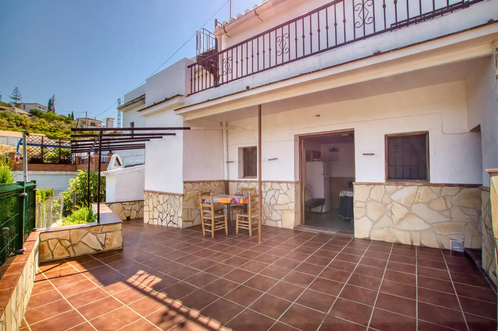 Terrassa de Casa adosada en venda en Canillas de Aceituno amb Jardí privat