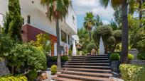 Vista exterior de Casa o xalet en venda en Olías del Rey amb Terrassa i Piscina