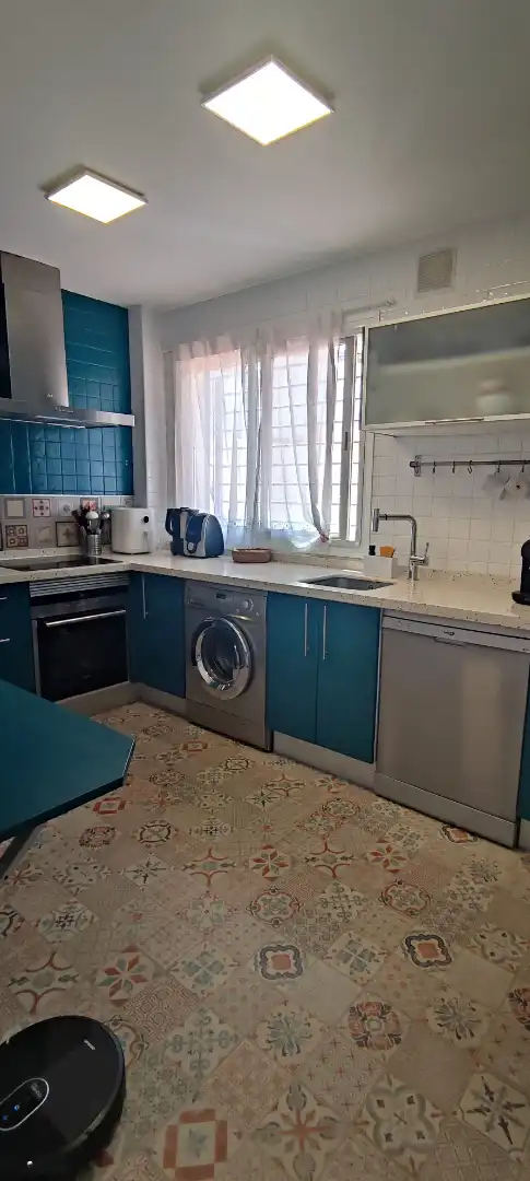 Cuina de Casa adosada en venda en Benacazón amb Aire condicionat, Moblat i Internet