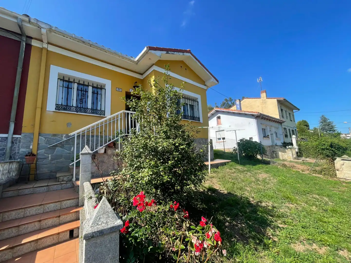 Vista exterior de Casa adosada en venta en Avilés con Calefacción