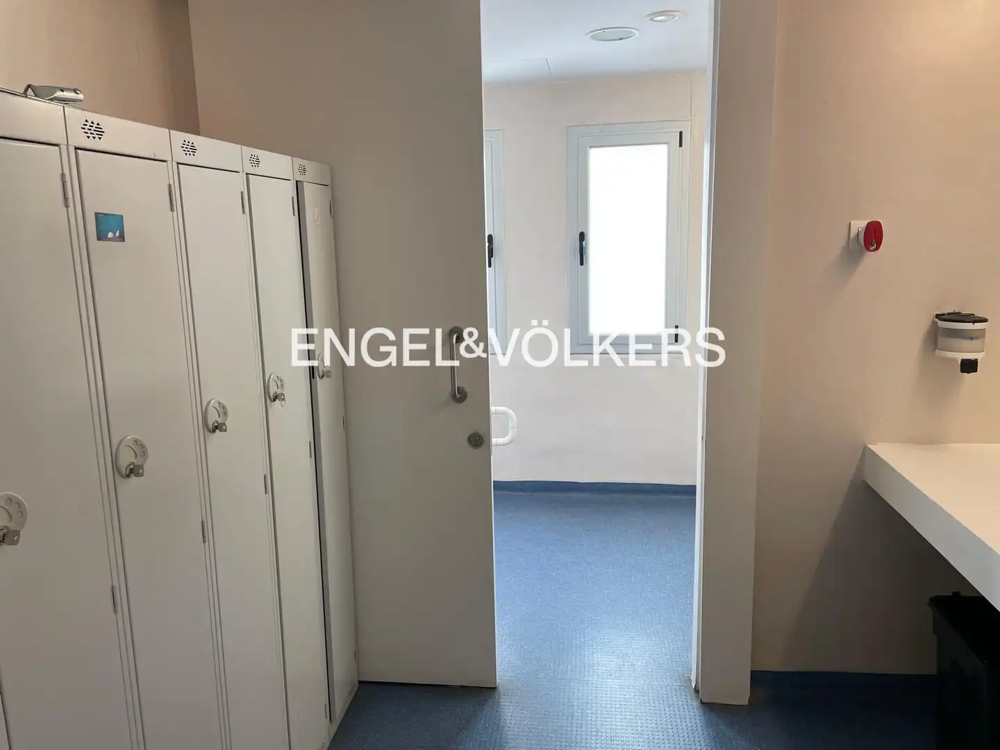 Oficina de alquiler en L'Hospitalet de Llobregat con Terraza