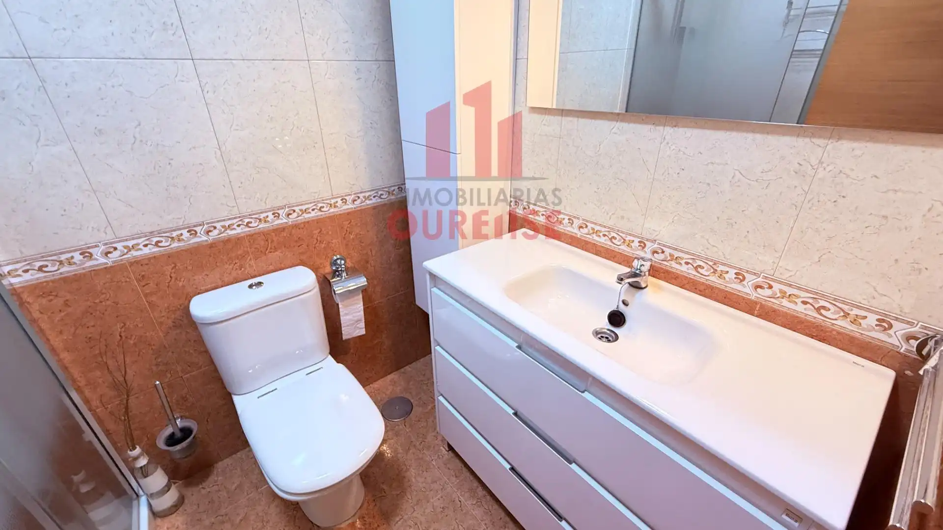 Bathroom of Flat for rent in Ourense Capital   with Heating and Furnished