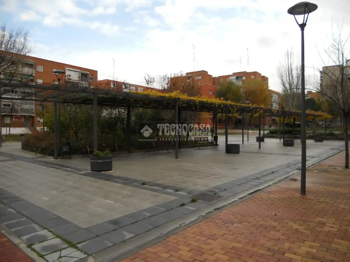 Vista exterior de Pis en venda en Móstoles amb Calefacció