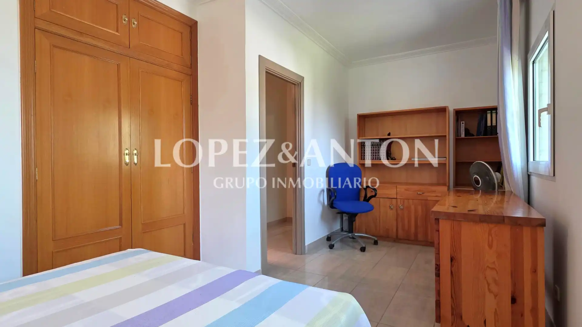 Bedroom of Houses for sale in L'Eliana  with Air Conditioner, Private garden and Terrace