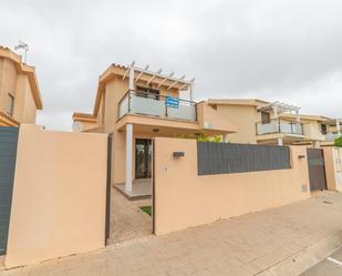 Vista exterior de Casa o xalet en venda en Torre-Pacheco amb Aire condicionat, Jardí privat i Terrassa