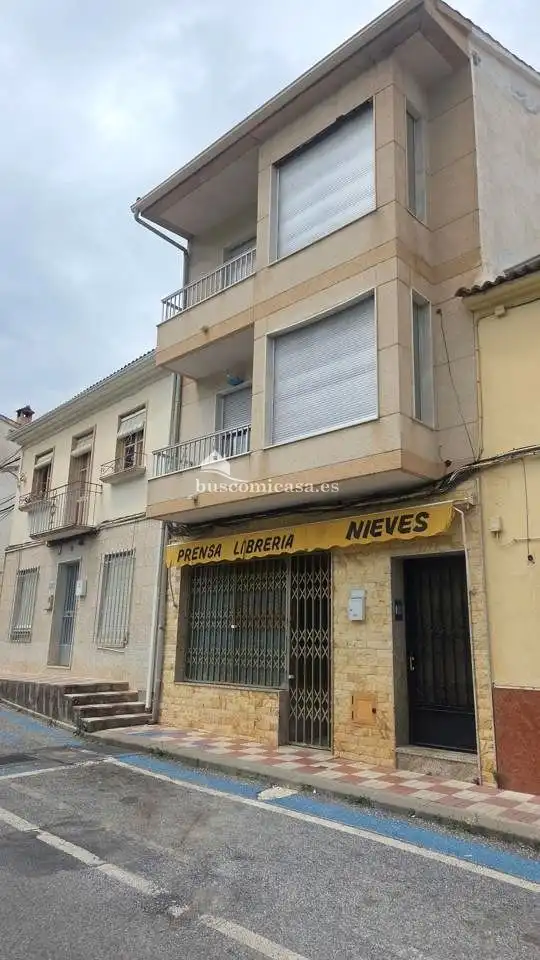 Vista exterior de Casa adosada en venta en Castillo de Locubín con Balcón