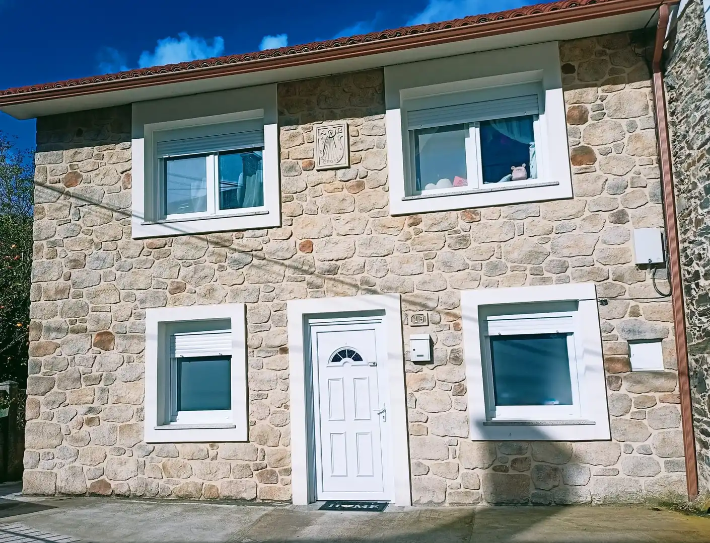 Vista exterior de Casa adosada en venta en Bergondo con Calefacción, Jardín privado y Trastero