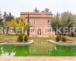 Vista exterior de Casa o xalet de lloguer en Las Rozas de Madrid amb Piscina