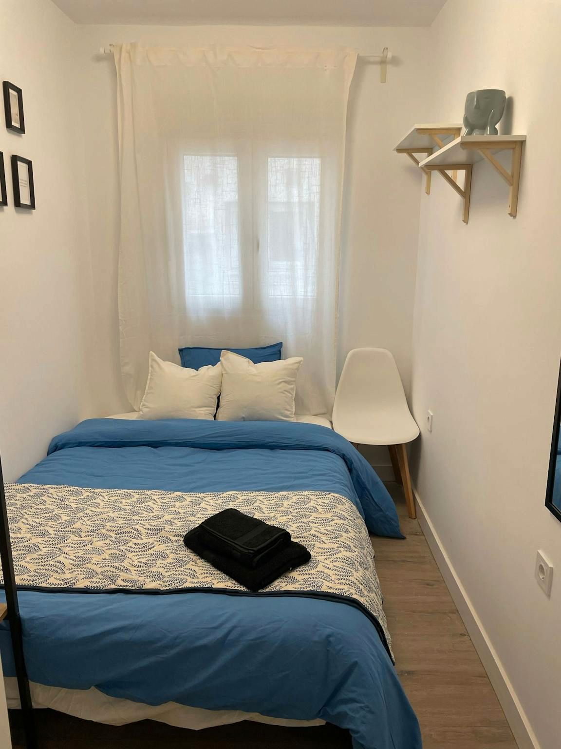 Bedroom of Flat for share in  Valencia Capital  with Washing machine