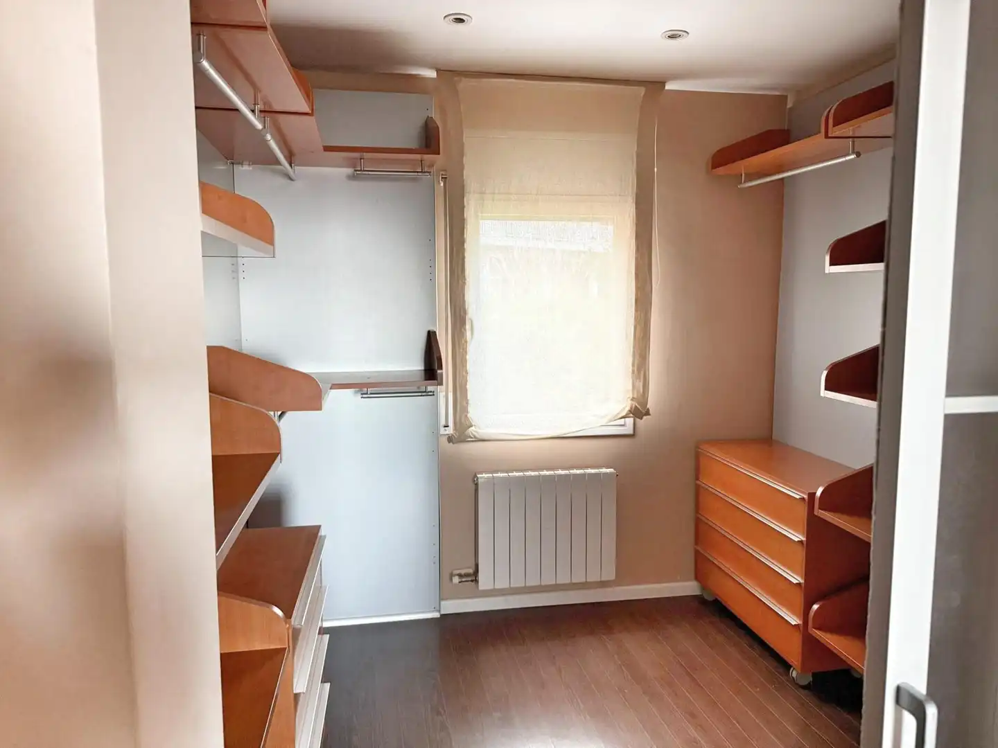 Schlafzimmer von Einfamilien-Reihenhaus zum Verkauf in Sant Vicenç de Montalt mit Heizung, Privatgarten und Schwimmbad