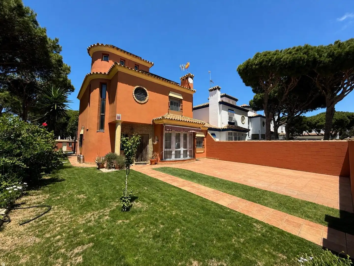 Vista exterior de Casa o chalet en venta en Chiclana de la Frontera con Aire acondicionado, Jardín privado y Terraza