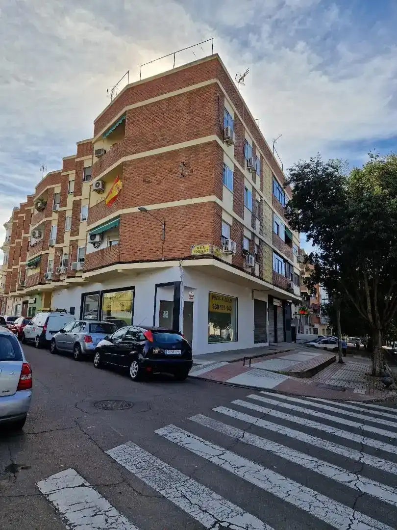 Vista exterior de Local de lloguer en Badajoz