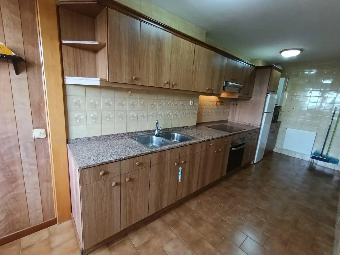 Cuina de Pis en venda en Gijón  amb Calefacció, Parquet i Traster