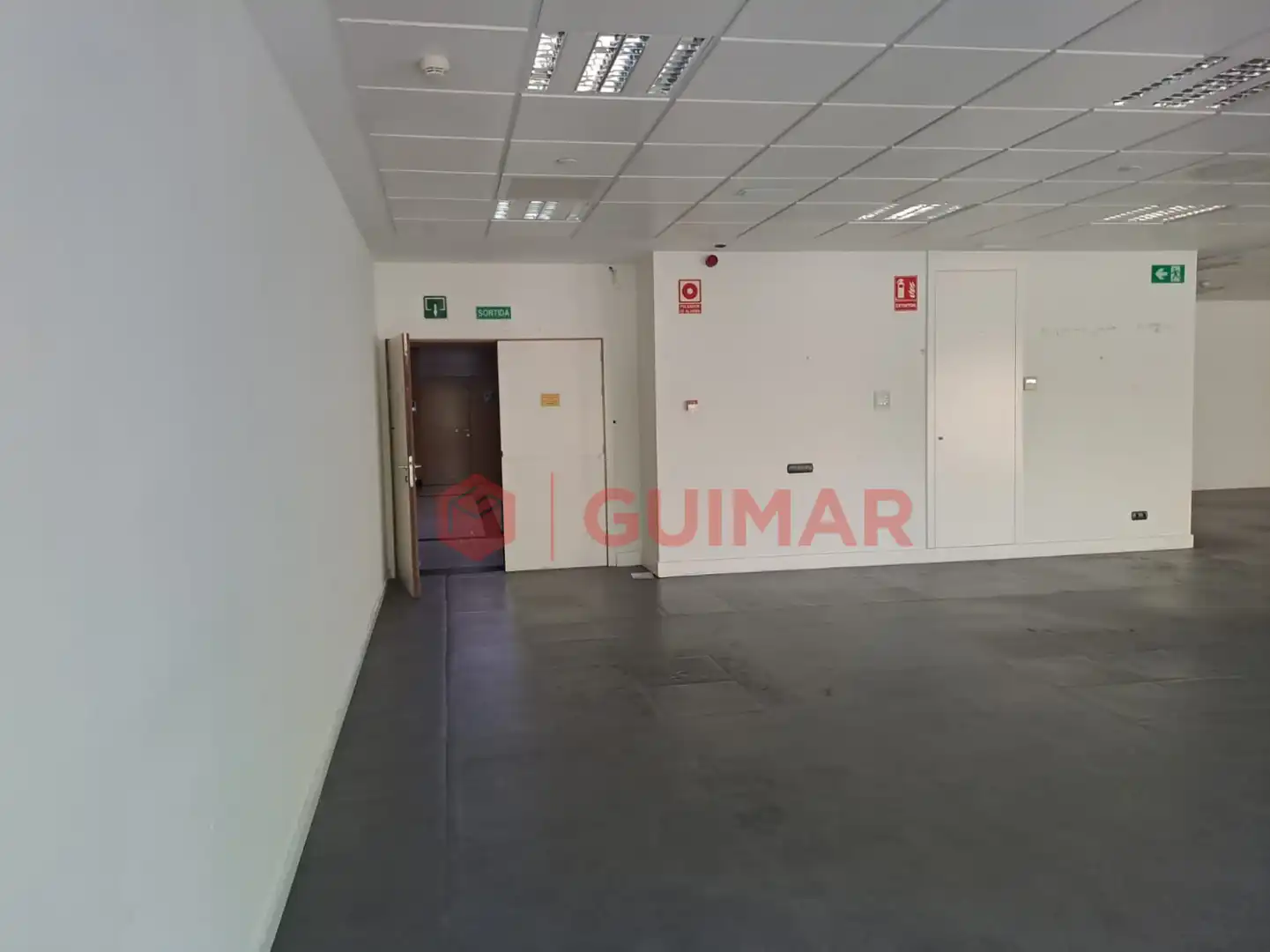 Office space with lift for sale in Badalona - Avenida VENTS, imagen 3