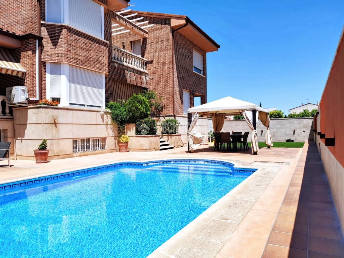 Piscina de Casa o xalet en venda en Cabanillas del Campo amb Aire condicionat, Calefacció i Jardí privat